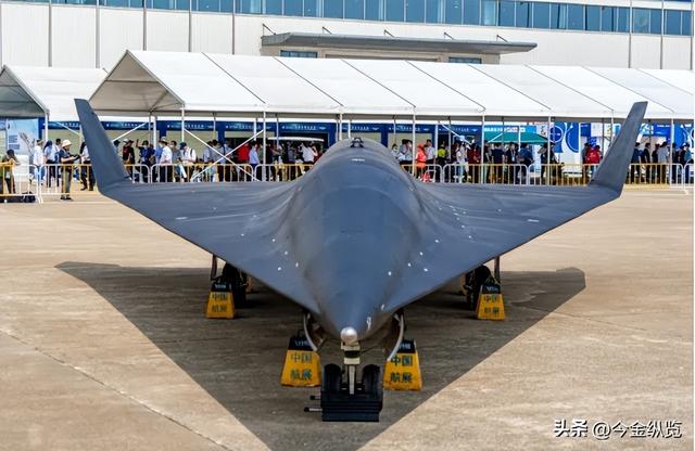 中国舰载无人机猛烈突破！神秘测试船亮相海试，为何美国如坐针毡