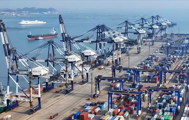 美百般请求，中方终于采购美豆，黄仁勋直言不讳：损失比中国更大