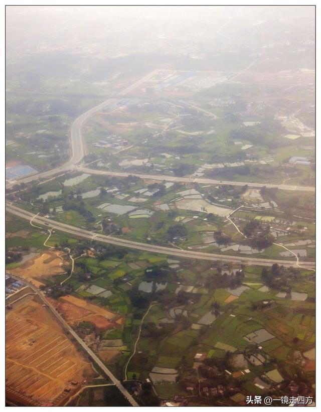 雪峰、云海、田陌 — 西藏林芝至成都空中俯瞰