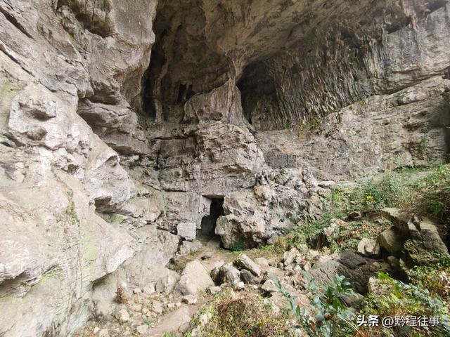 探险贵州深山原始溶洞，遇见一个躲匪洞、一座红军坟