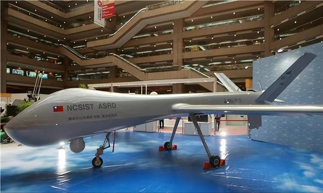 台军又当冤大头！19万买的无人机竟是玩具，掏空民众钱包肥了谁？