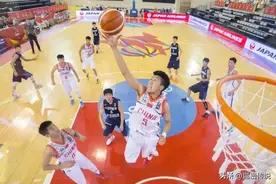 “摇摆东西”黄荣奇图片