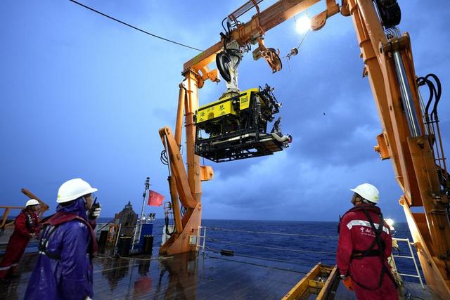 深海科考新纪元：中国首次实现双潜器协同作业突破4000米