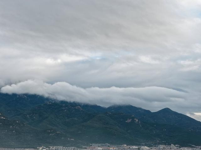 云海漫泰岳，水墨染岱宗