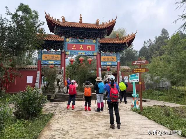周末徒步,走昆明嵩明的灵云山,游法界寺、走森林步道,休闲惬意