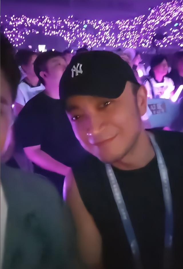 摊事了！央视主持人海外游，带妻女高调炫耀海外生活，被网友骂惨