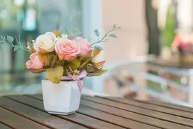 嫂子张罗一大桌饭菜，吃过一顿后我再也不去：哥嫂家的饭吃不起图片