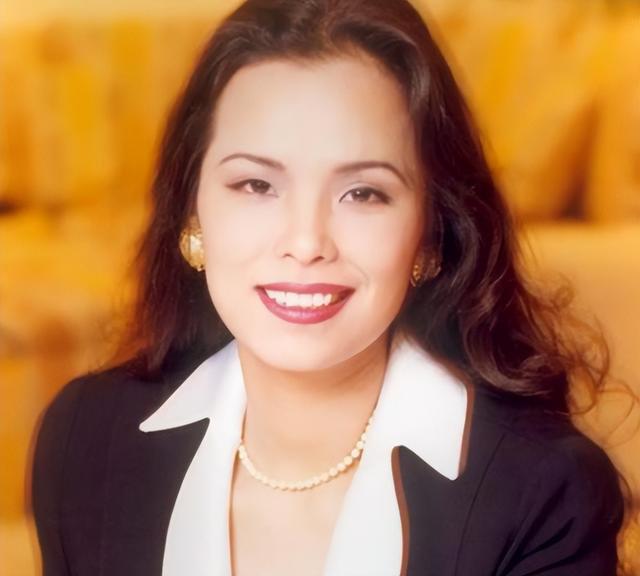春晚爆红后，她洗完澡从23楼一跃而下，临终时最后喊了声“妈妈”