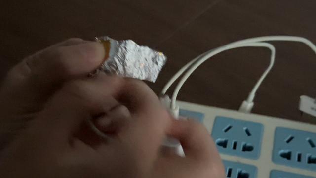 小小手机充电器也能引发火灾？实验揭秘“隐形火源”