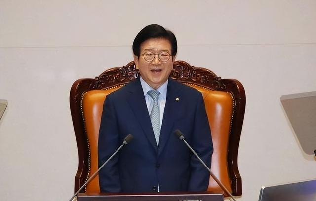 韩国特使团抵达北京，下飞机的第一句话不简单，中方回应很干脆