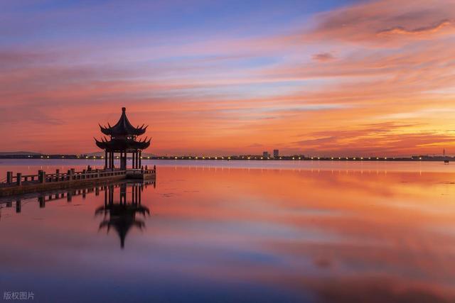 南京人，去了苏州跟徐州，直言不讳：苏州人跟徐州人气质截然不同