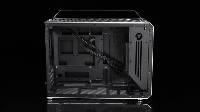 银白顶配，98X3D+技嘉B850M雕妹+索泰RTX 5080+6400C28 96GB装机
