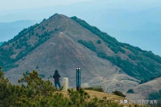 谷堆山徒步新发现！这个 "一脚踏三区" 的界桩，藏着三地宝藏故事
