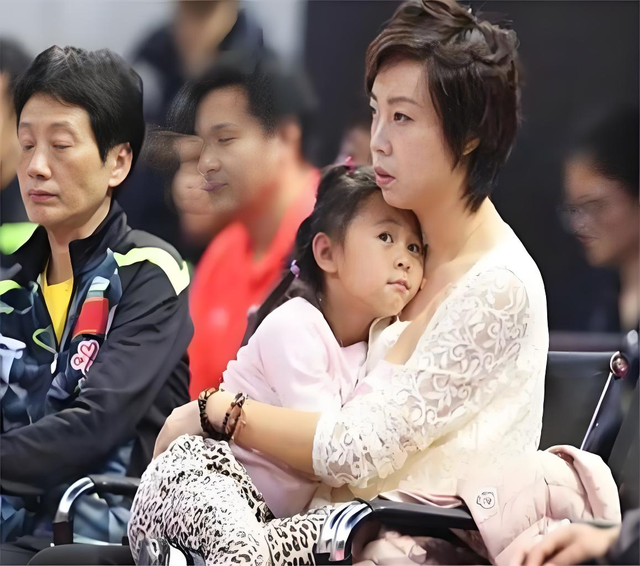 恩爱了16年，44岁张怡宁正绚烂如花，大20岁的丈夫徐威却衰老萎缩