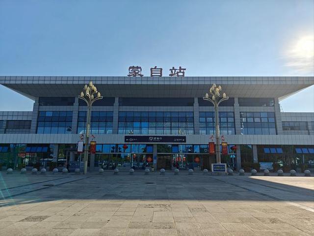 我国有甘孜藏族自治州、恩施土家族苗族自治州等30个自治州