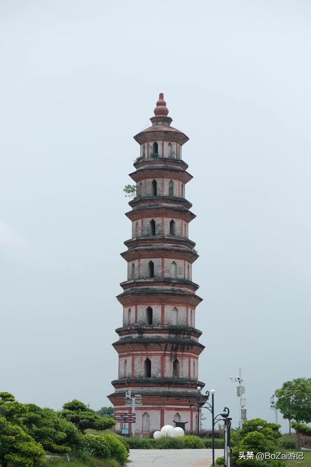 合浦地标大揭秘，明代文昌塔，在汉墓群边守望数百年的传奇