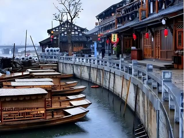 从周庄到剑川：游客为啥逃离热门古镇？商业化的高级玩法找到了