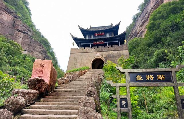 四川山水四绝：峨眉秀、青城幽、夔门险、剑门雄，你去过几个？