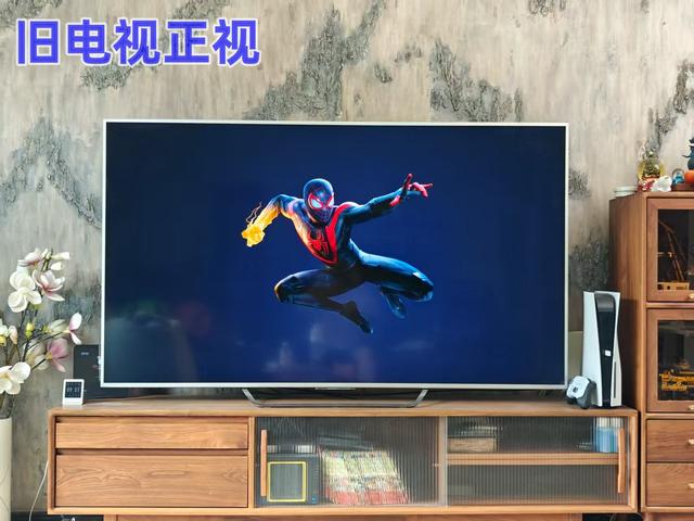 客厅娱乐体验大升级！海信小墨 E5Q Pro如何做到好画质不反光？
