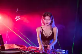 夜场女孩最终的归宿，都是嫁给了什么人？图片