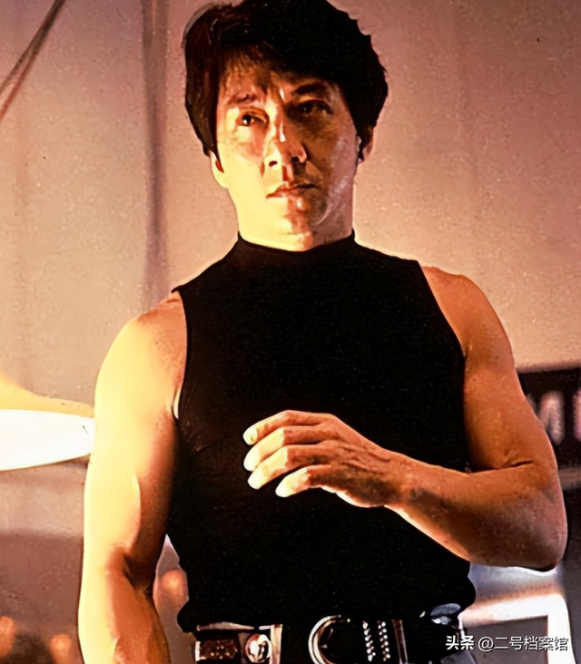 官媒对成龙的称呼变了！三字之差释放强烈信号，王晶真没说错