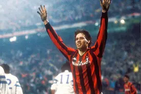 绿茵传奇：足球历史上的十位最佳球员图片