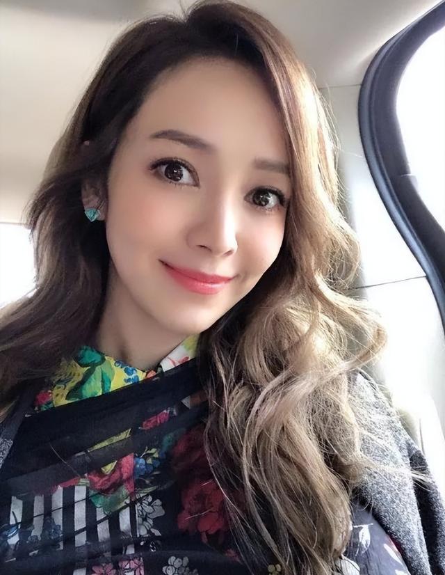 央视中秋晚会落幕:4人零差评,3人翻红,2人升咖,只有她被骂惨