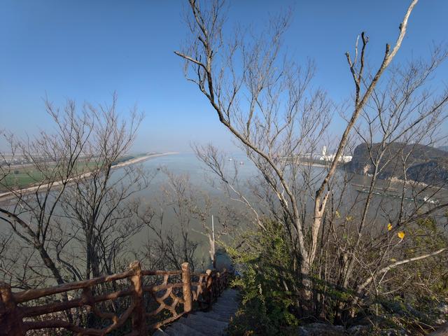 中流砥柱锁吴楚：登小孤山览六朝帝王文采风流