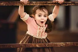 为何孩子越大，越不喜欢和爸爸亲近？心理学家这样解释，很有道理图片