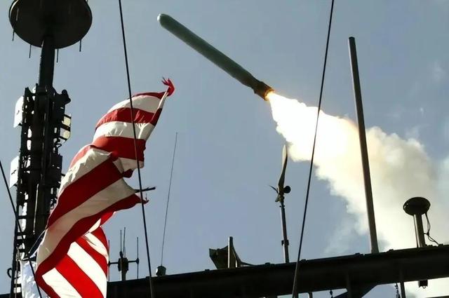 美俄斗法升级！海燕出鞘破局，俄罗斯1.7万核导弹直戳美国本土