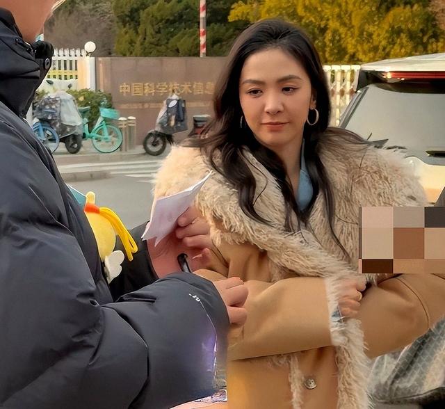 稳了！26春晚央视首轮彩排	，岳云鹏缺席,14位巨星亮相,大人物回归