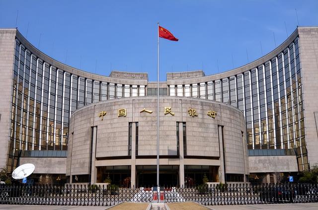 金价飙破4000美元！央行集体起义买黄金，普通人该如何抉择？