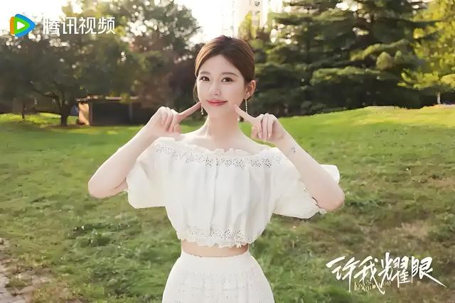 零宣发炸穿热搜！赵露思撕甜妹标签，《许我耀眼》演透成年人博弈