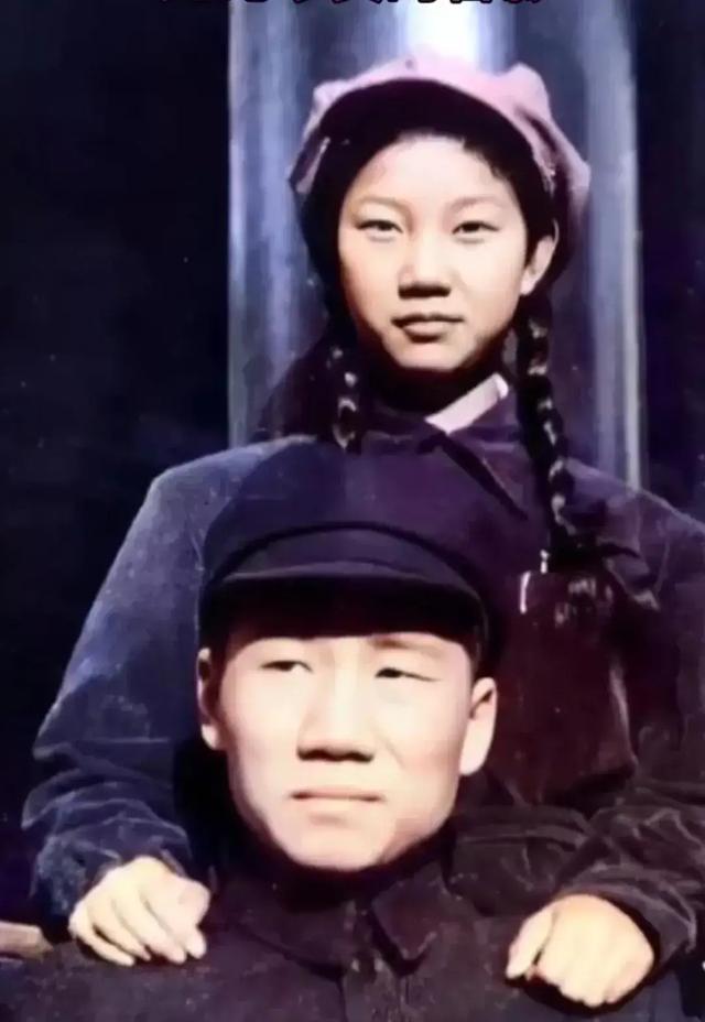 这是刘思齐和毛岸英的真实合影，并非演员扮演，货真价实的照片