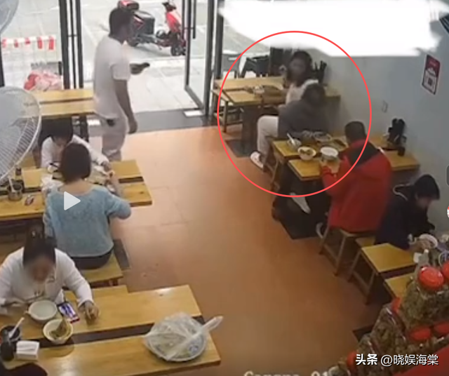 杭州胖女人吃面扣头后续：知情人曝内幕，警方介入，被父子追着打