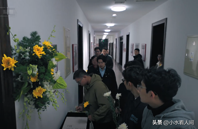 杨振宁刚去世，翁帆终于发声，字字催泪，清华大学吊唁堂细节感人