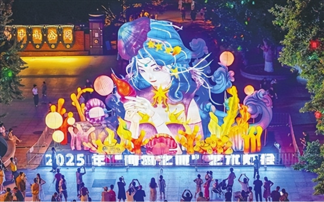 青岛新名片：一城灯火待君来 不少市民将灯会与经典景区“打包”推荐给外地来青旅游的亲友