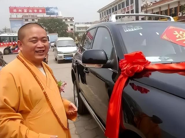 不查不知道一查吓一跳，掌管少林寺38年的释永信，私下到底多享受