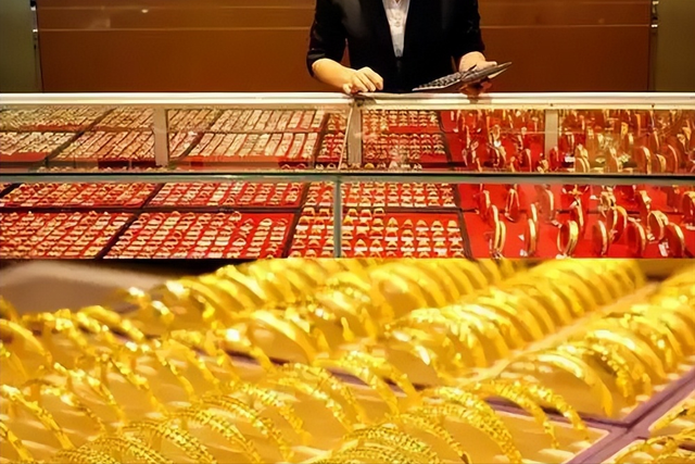 黄金破4000美元！美债却稳守2%通胀目标，经济前景分歧难消