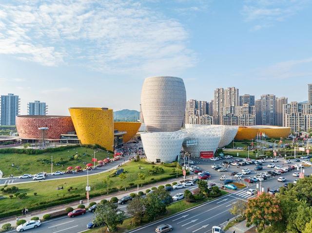 湖南拥有4个大城市：岳阳没有意外，常德、湘潭无缘，株洲排在第2