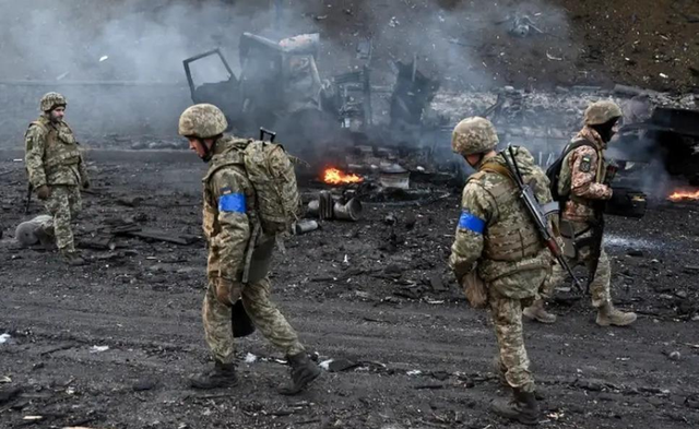 俄军战场大杀器！乌军精锐损失惨重，前线士兵仅能存活4个小时！