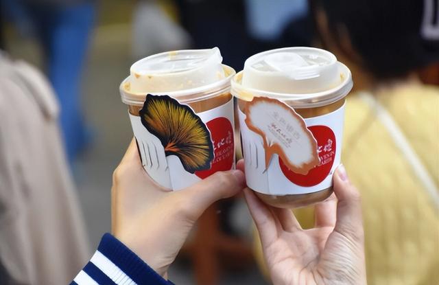 北京秋韵看地坛，网红打卡外有深意，老园子里的时光密码