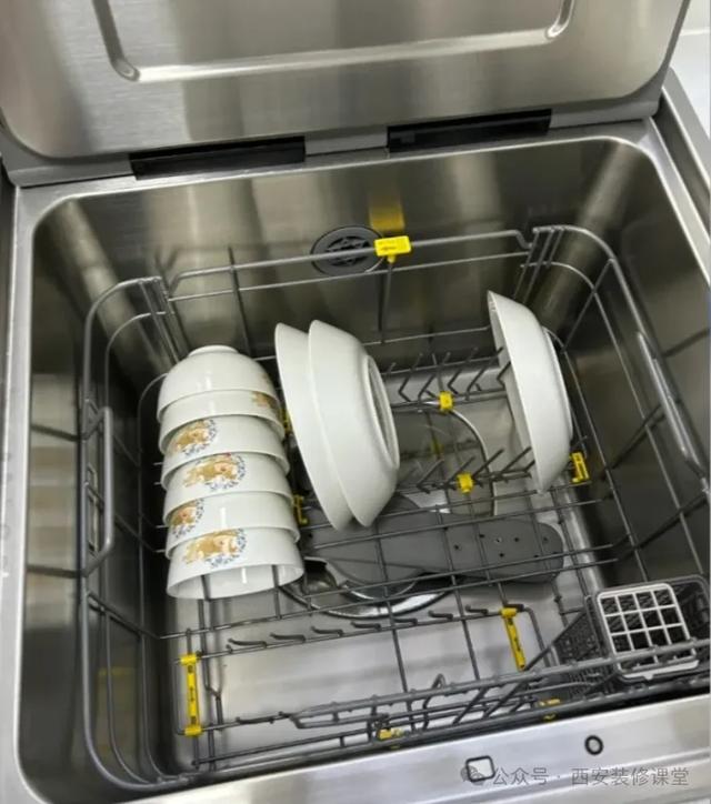 水槽洗碗机实测300天，是“鸡肋”还是“神器”？
