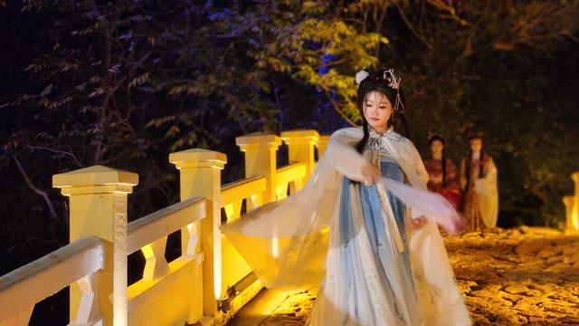 “好运莲莲 千山奇妙夜”水幕光影夜游璀璨启幕