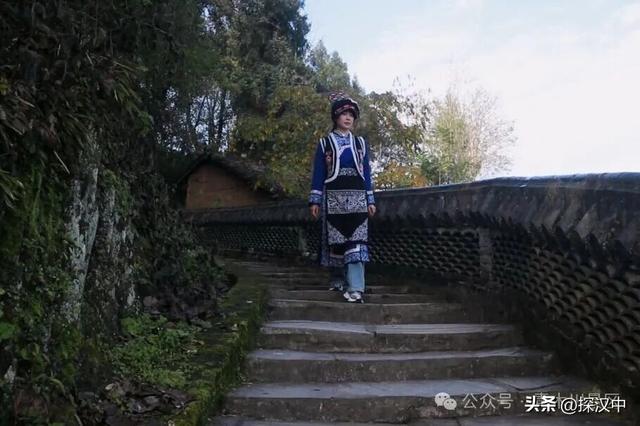 在青木川，于三省交界处，时光停驻时