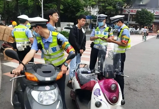 10月1日起，电动车上路迎来“2不准3不能”新要求，车主注意了