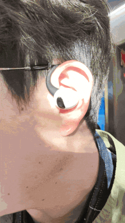 耳机长"眼睛"了？AI再出黑科技，脱离手机独立工作	，网友却吵翻了