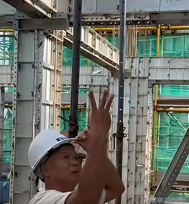 身材发胖风波仅1月	，全红婵家别墅高度被邻居反超，入住遥遥无期