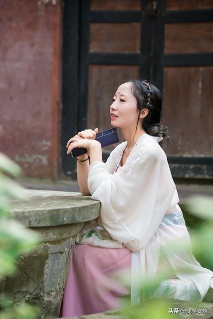 52岁TVB男星深夜痛哭求助：摧毁一个中年人，有多容易