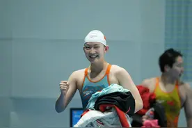 中国队第90金！女子4x200米自由泳接力传喜讯，李冰洁成为四冠王图片